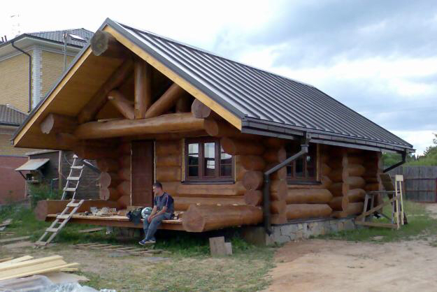 Naturstammhaus aus Natur Stamm Holz