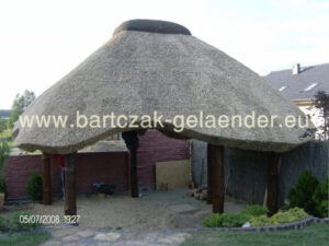 Gartenpavillon mit Reetdach, Rohrdach oder Schilfdach