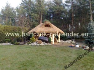 Pavillon mit Reetdach aus Polen günstig