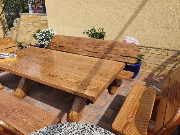 Gartenmöbel Set Holz Runder oder Rechteckig Tisch Rustikal aus Polen